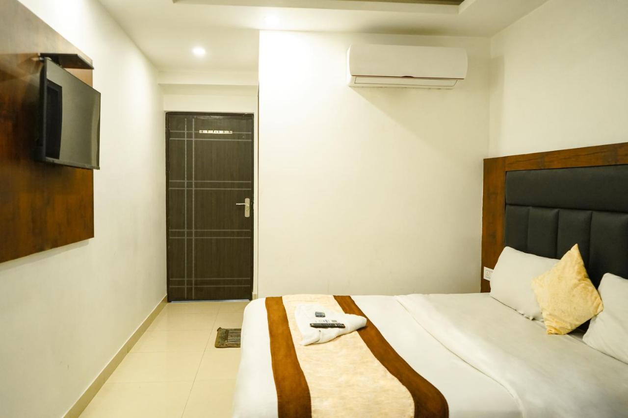 Hotel O Tez Plaza Нью-Дели Экстерьер фото