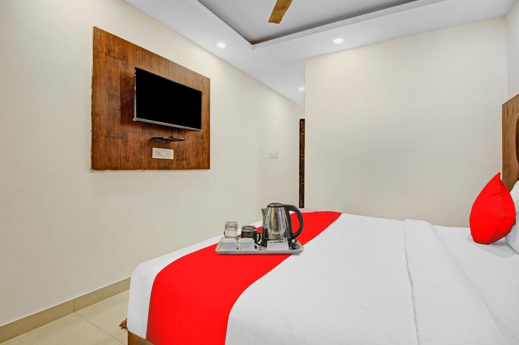 Hotel O Tez Plaza Нью-Дели Экстерьер фото