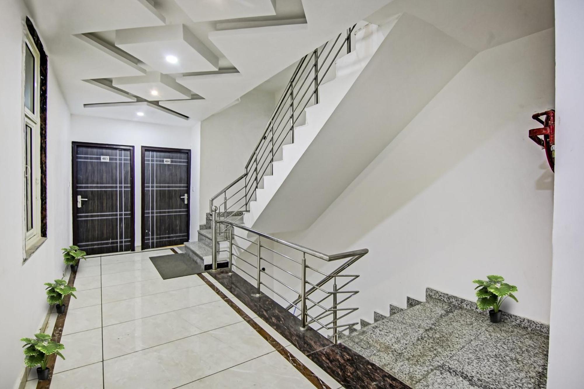 Hotel O Tez Plaza Нью-Дели Экстерьер фото