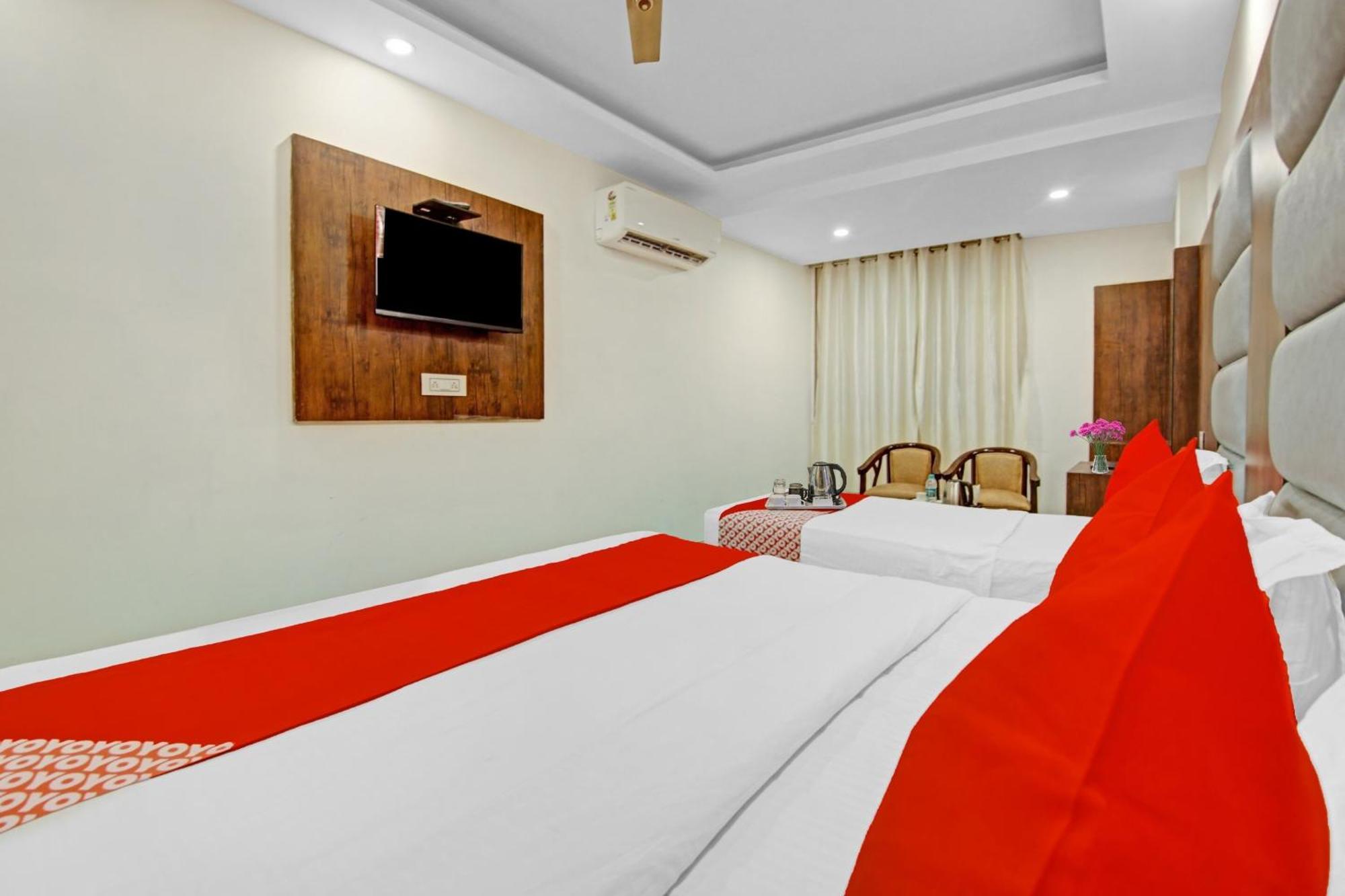 Hotel O Tez Plaza Нью-Дели Экстерьер фото